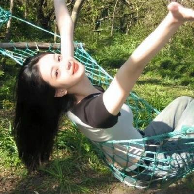 S2 户外草坪 · 公开环境的选择 · 金发女子 9PM 纹身成为个人识别